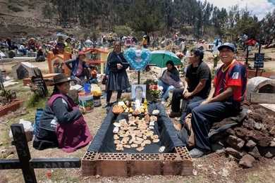 Fiesta de Todos los Santos Sicuani Tómbolo tradicional de Sicuani